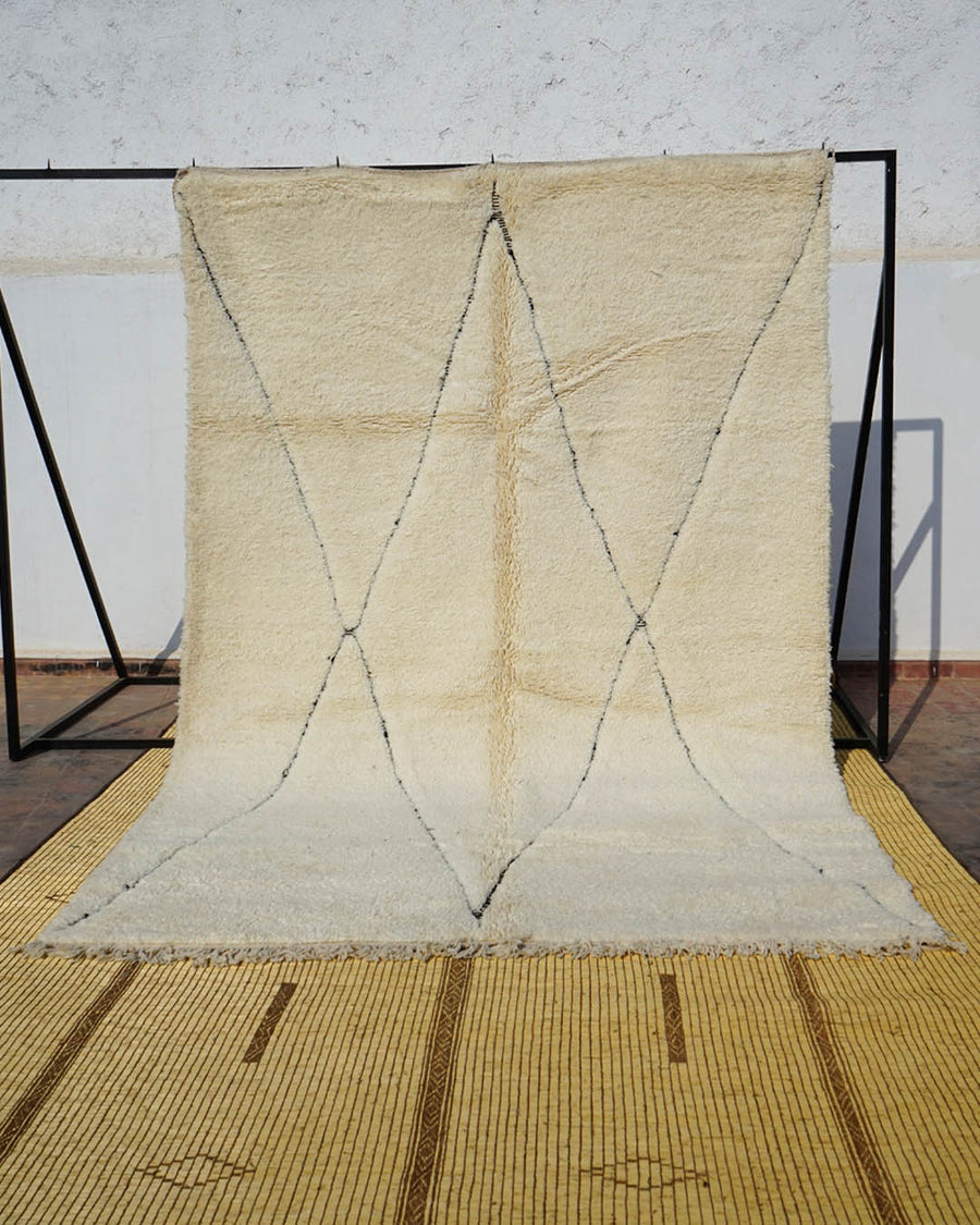 Tapis Beni Ouarain 300 x 200 cm, lignes grises fines