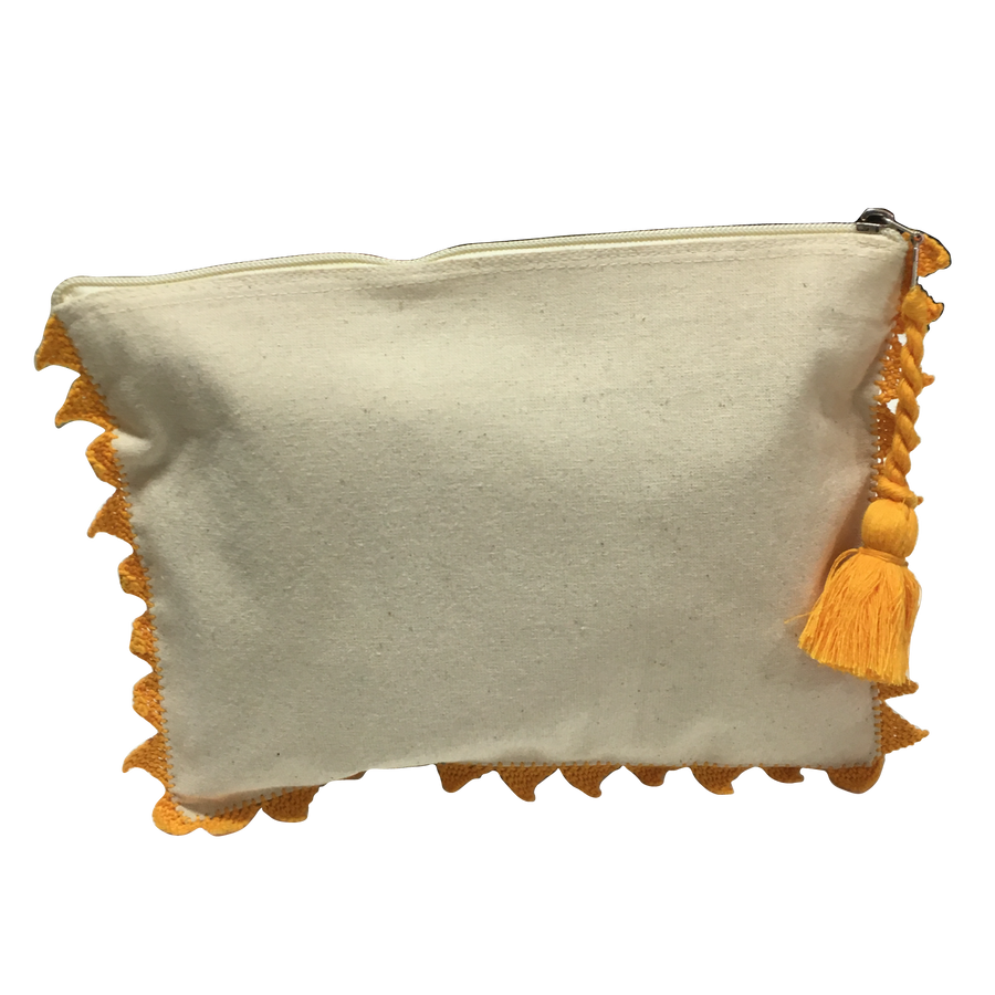 Pochette brodée en kiria, pompon orange