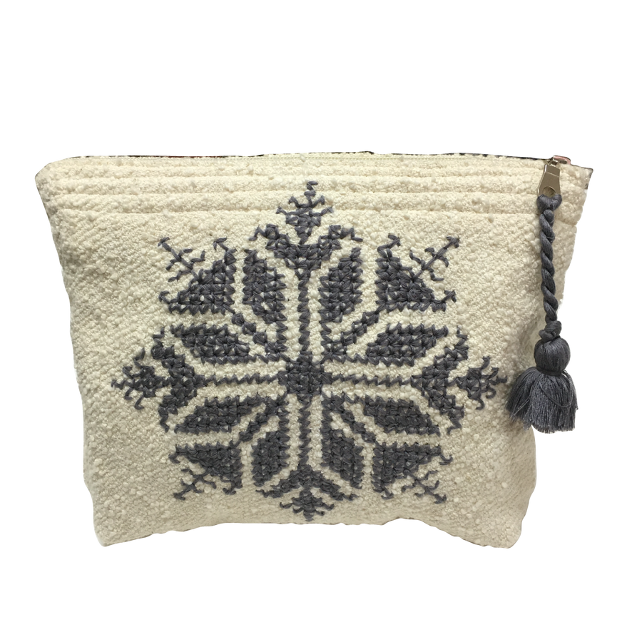 Pochette brodée