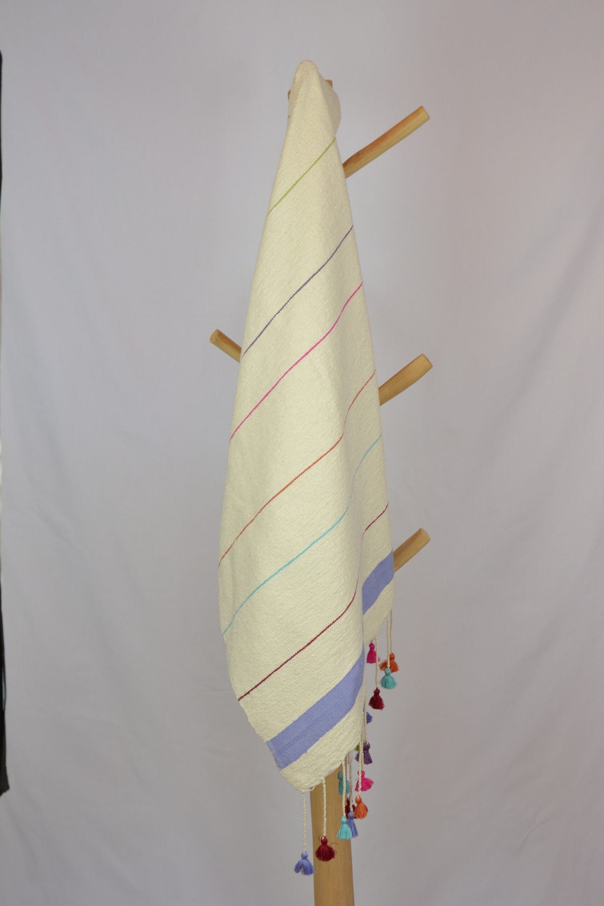 Serviette de bain en coton fait main, écrue à rayures multicolores, vue 3