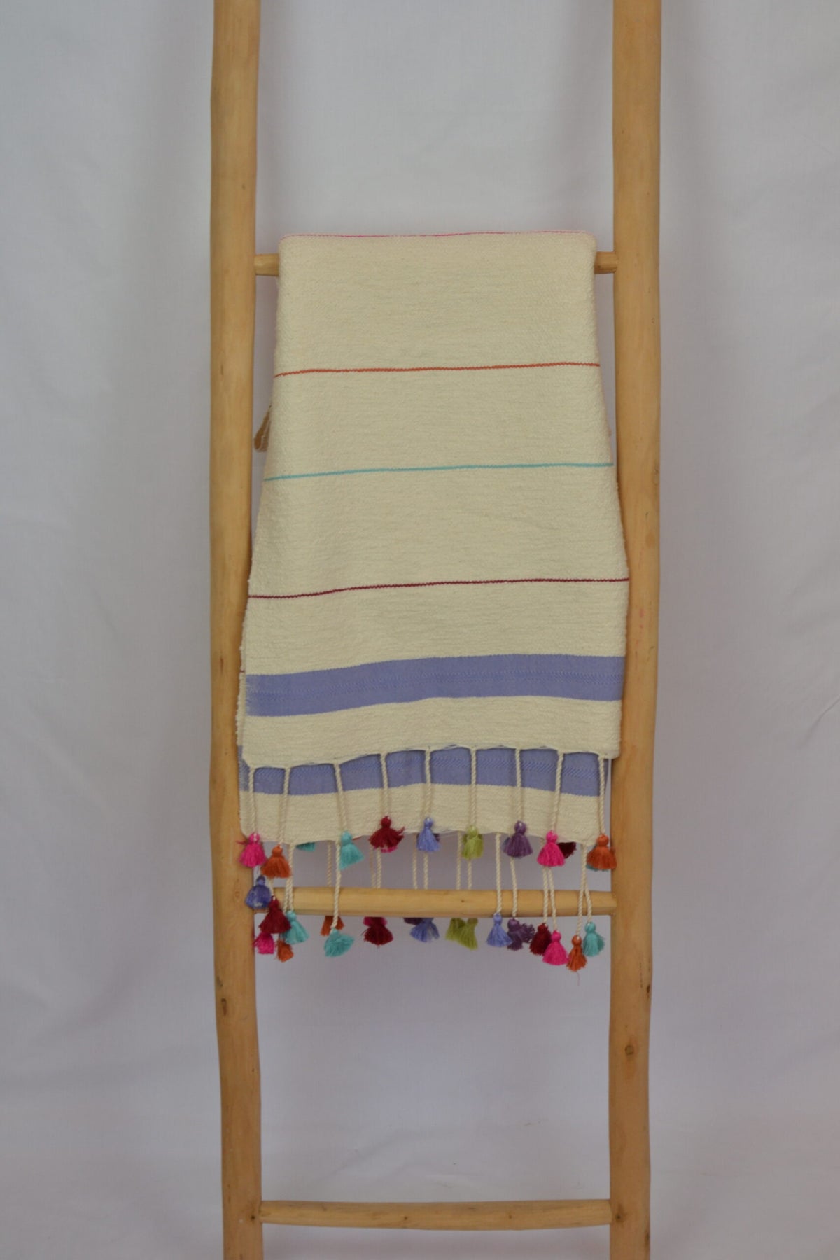 Serviette de bain en coton fait main, écrue à rayures multicolores