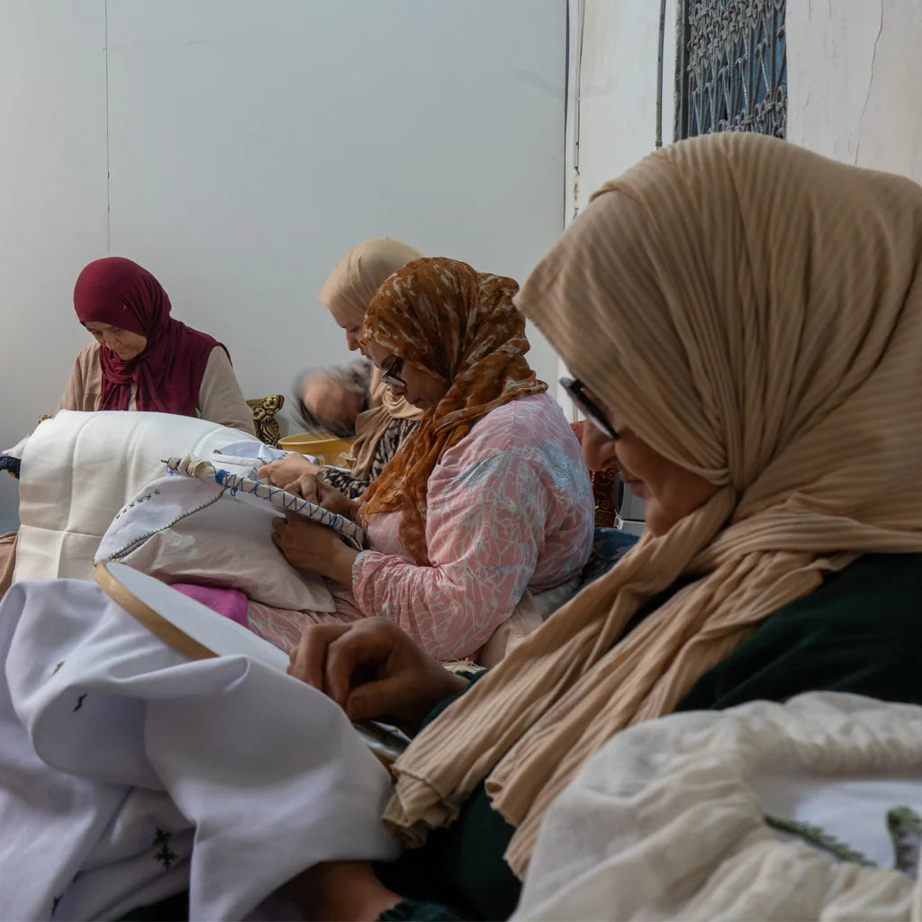 Artisanes réunies à l'atelier de la coopérative