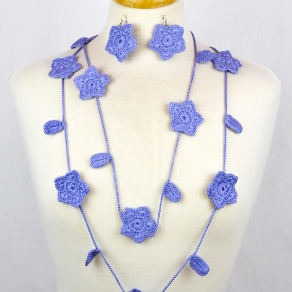 Collier de perles multicolores avec boucles d'oreilles fait à la main