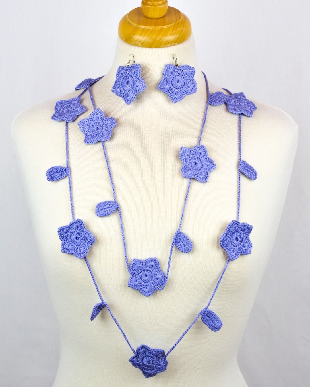Collier de perles multicolores avec boucles d'oreilles fait à la main