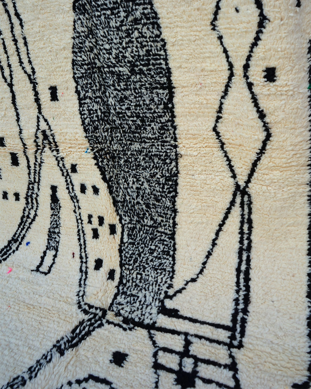 Second image of Tapis Azilal berbère motifs géométriques couleurs douces,tapis fait main laine