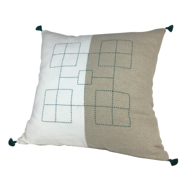 Housse de coussin brodé en lin faite à la main