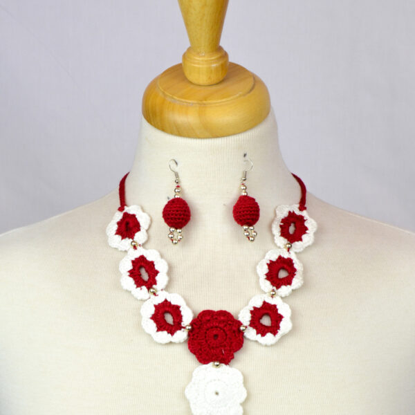 Collier de perles multicolores avec boucles d'oreilles fait à la main