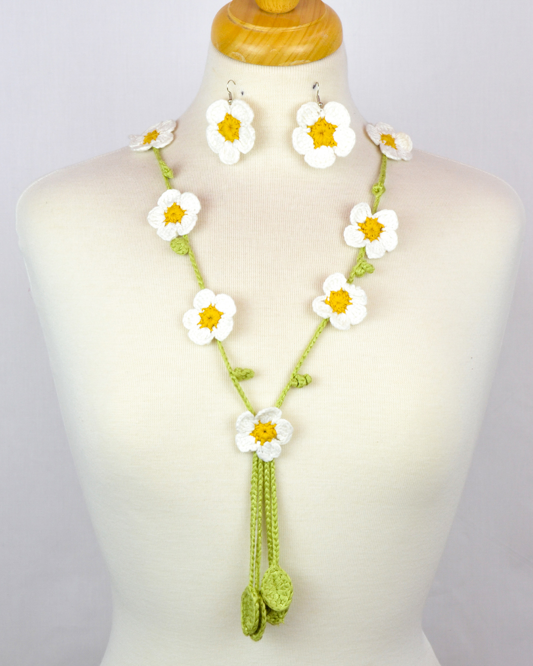 Collier de perles multicolores avec boucles d'oreilles fait à la main