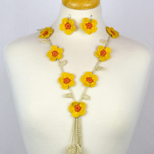 Collier de perles multicolores avec boucles d'oreilles fait à la main