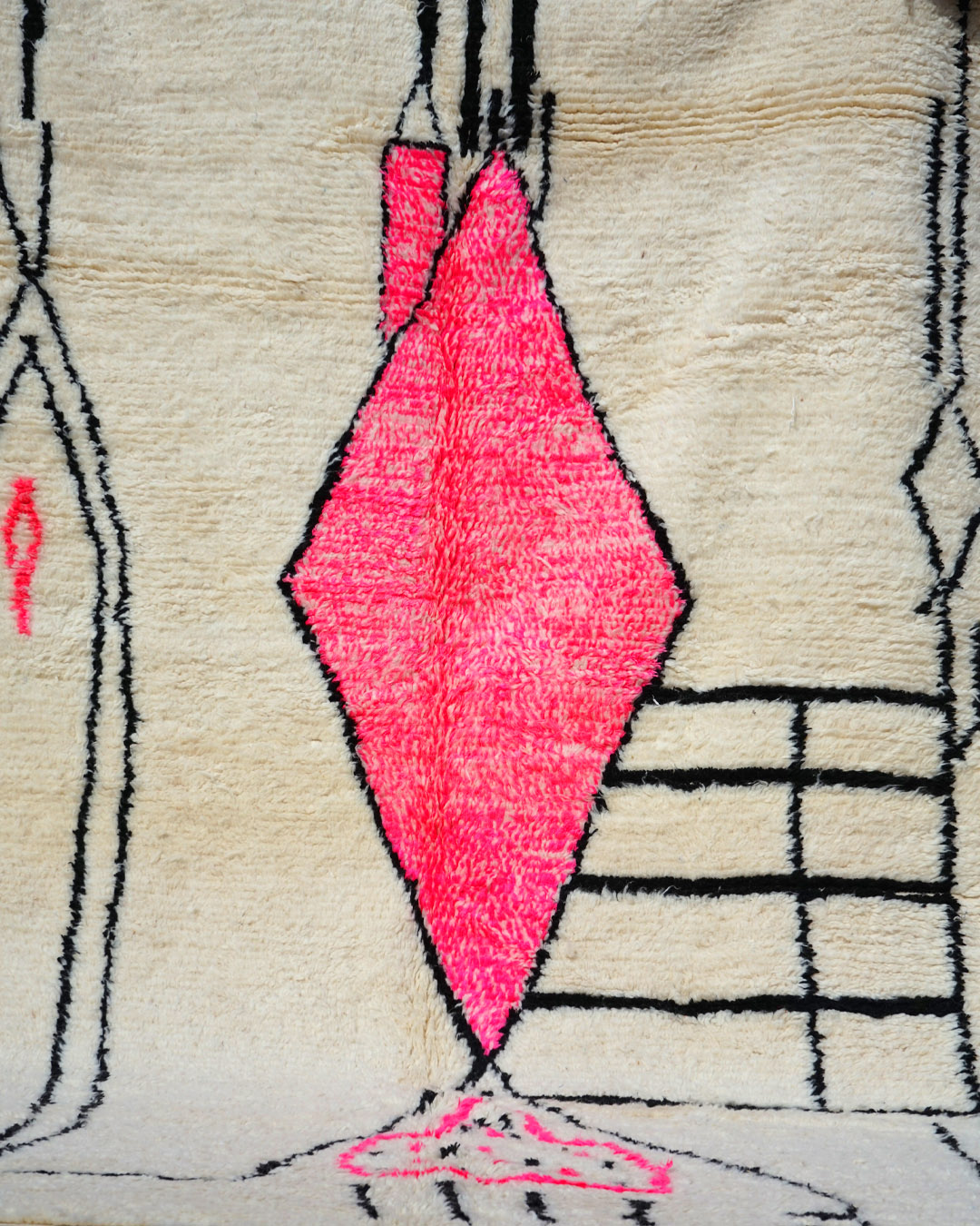 Second image of Tapis Azilal berbère motifs géométriques couleurs douces,tapis fait main laine