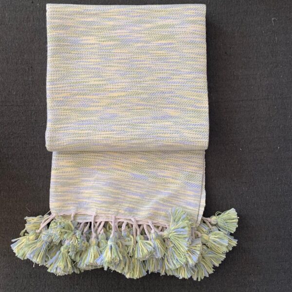 Plaid laine finitions pompons tissé à la main