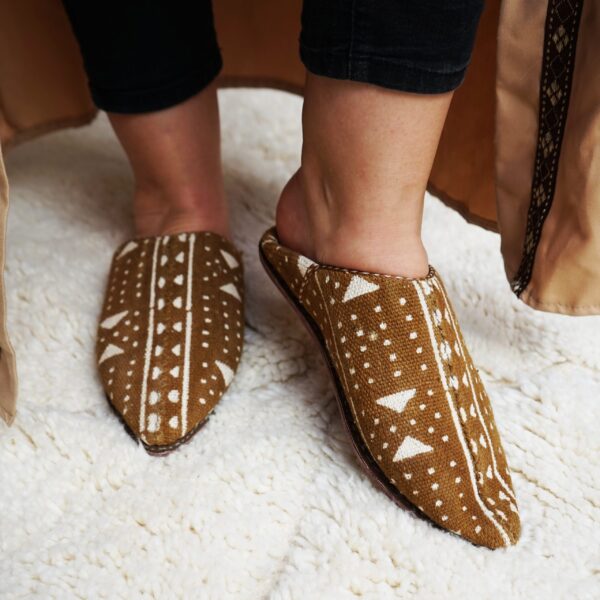 Babouche Marocaine en cuir tissu artisanal confectionnées à la main