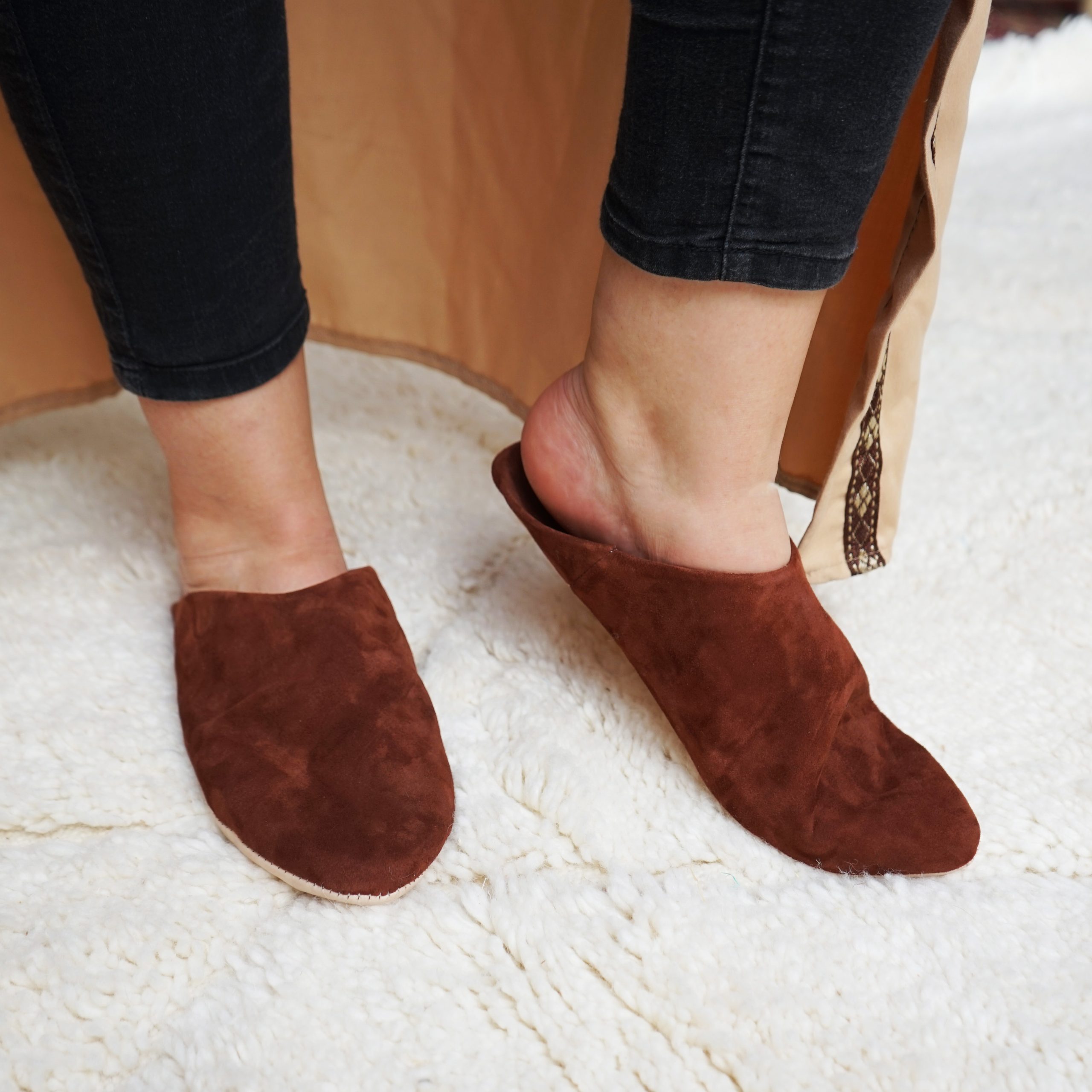 Babouche Marocaine en cuir tissu artisanal confectionnées à la main