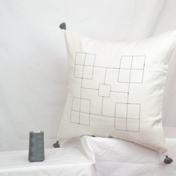 Housse de coussin brodé en lin faite à la main