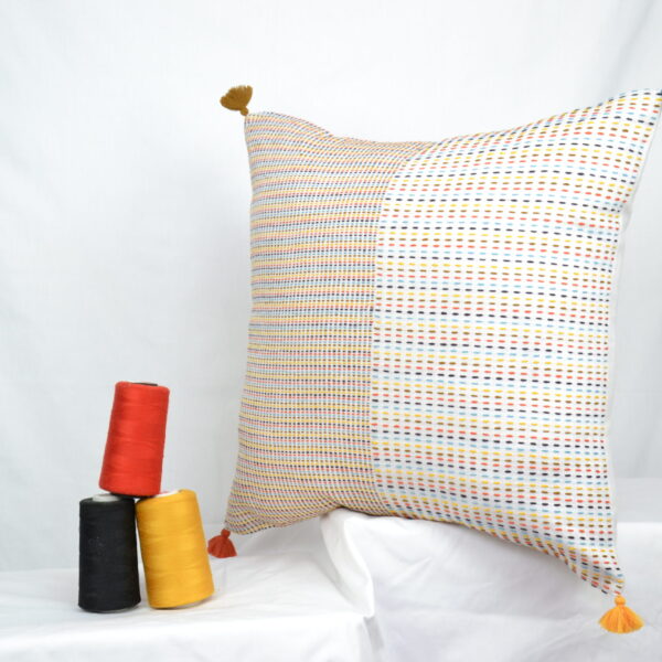 Housse de coussin brodé en lin fait à la main