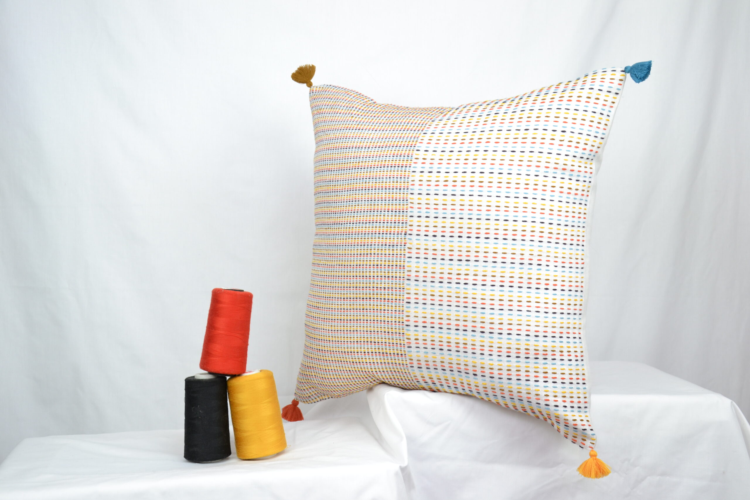 Housse de coussin brodé en lin fait à la main