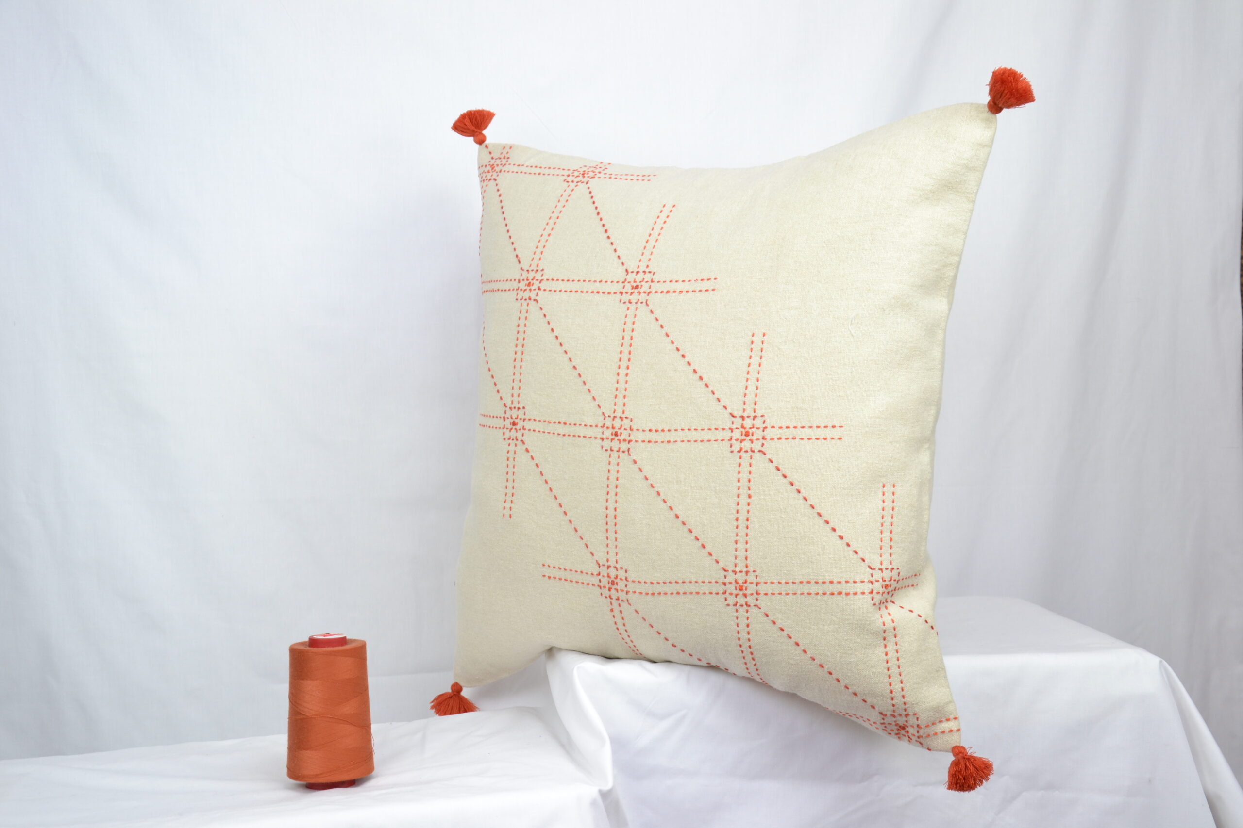 Housse de coussin brodé en lin fait à la main