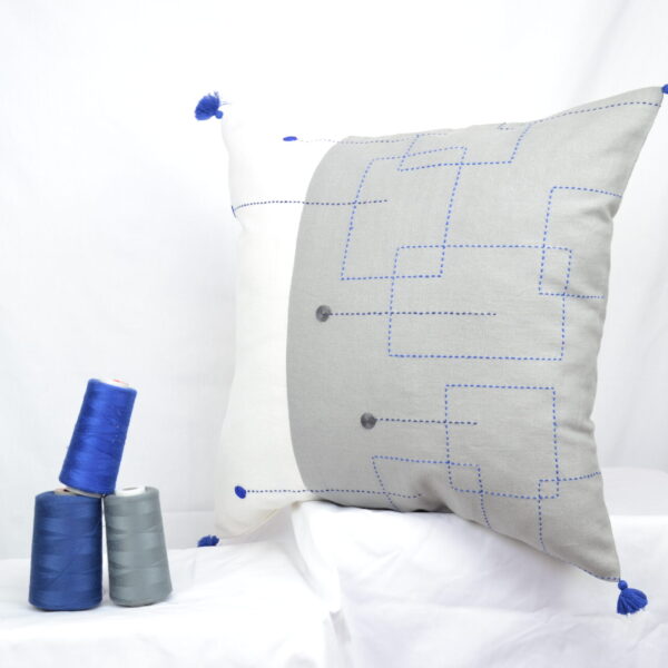 Housse de coussin brodé en lin faite à la main