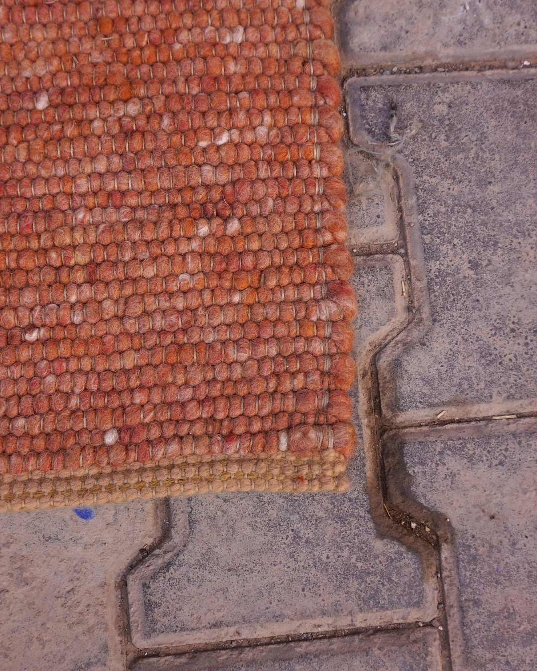 Second image of Tapis boules Marocain Fait Main 240 x 170 cm