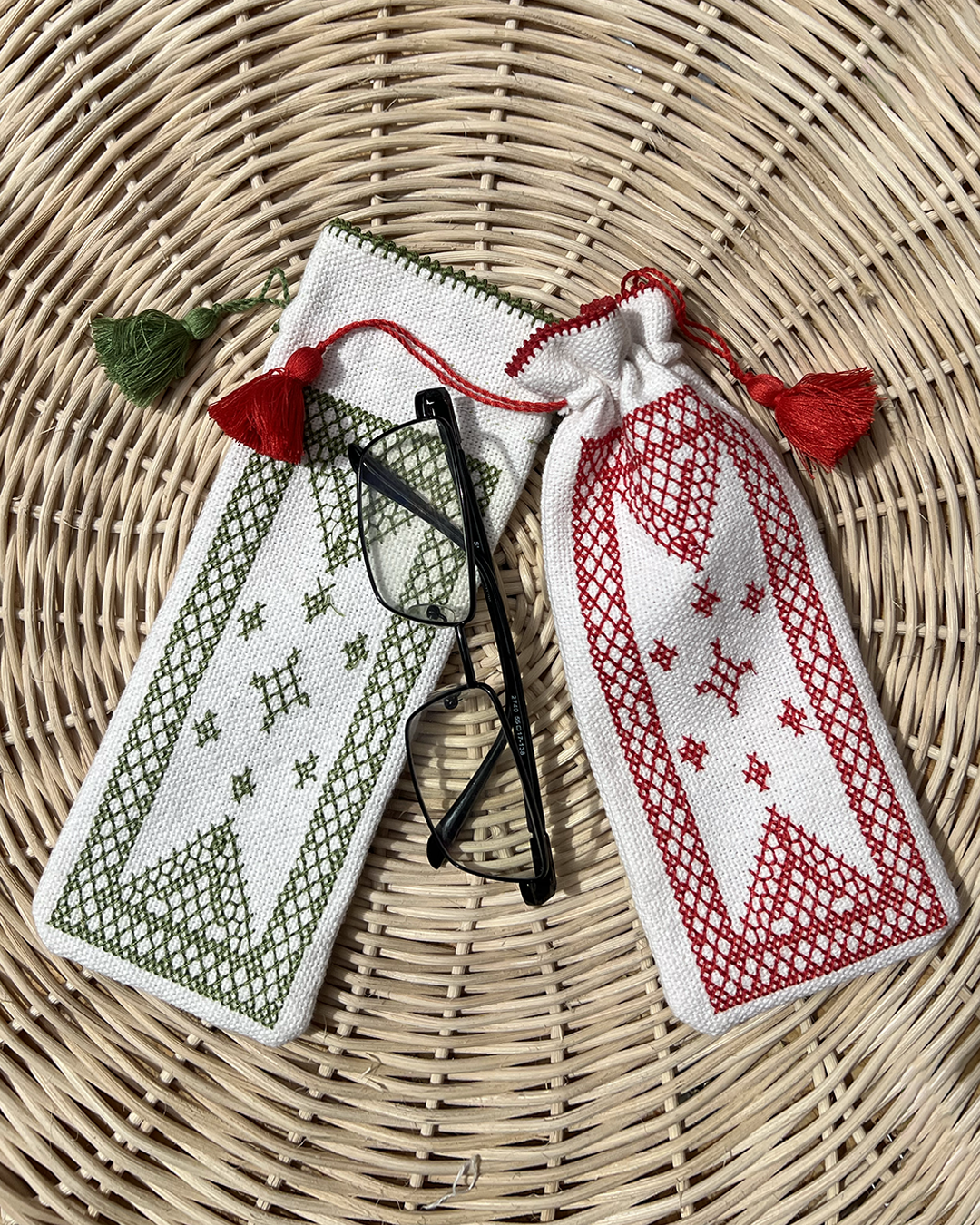 Pochette à lunettes brodée en coton