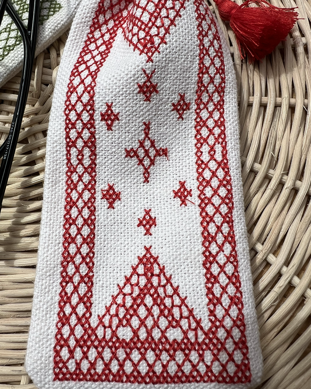 Second image of Pochette à lunettes brodée en coton
