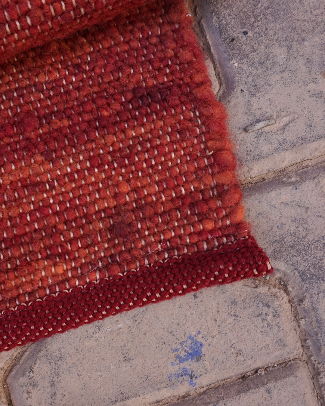 Second image of Tapis boules Marocain Fait Main 220 x 170 cm