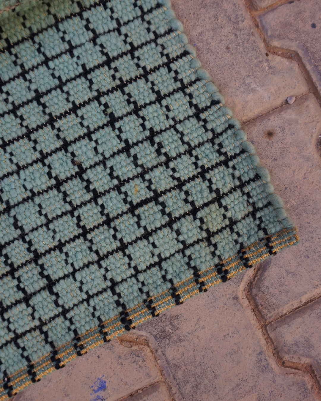 Second image of Tapis boules Marocain Fait Main 230 x 170 cm