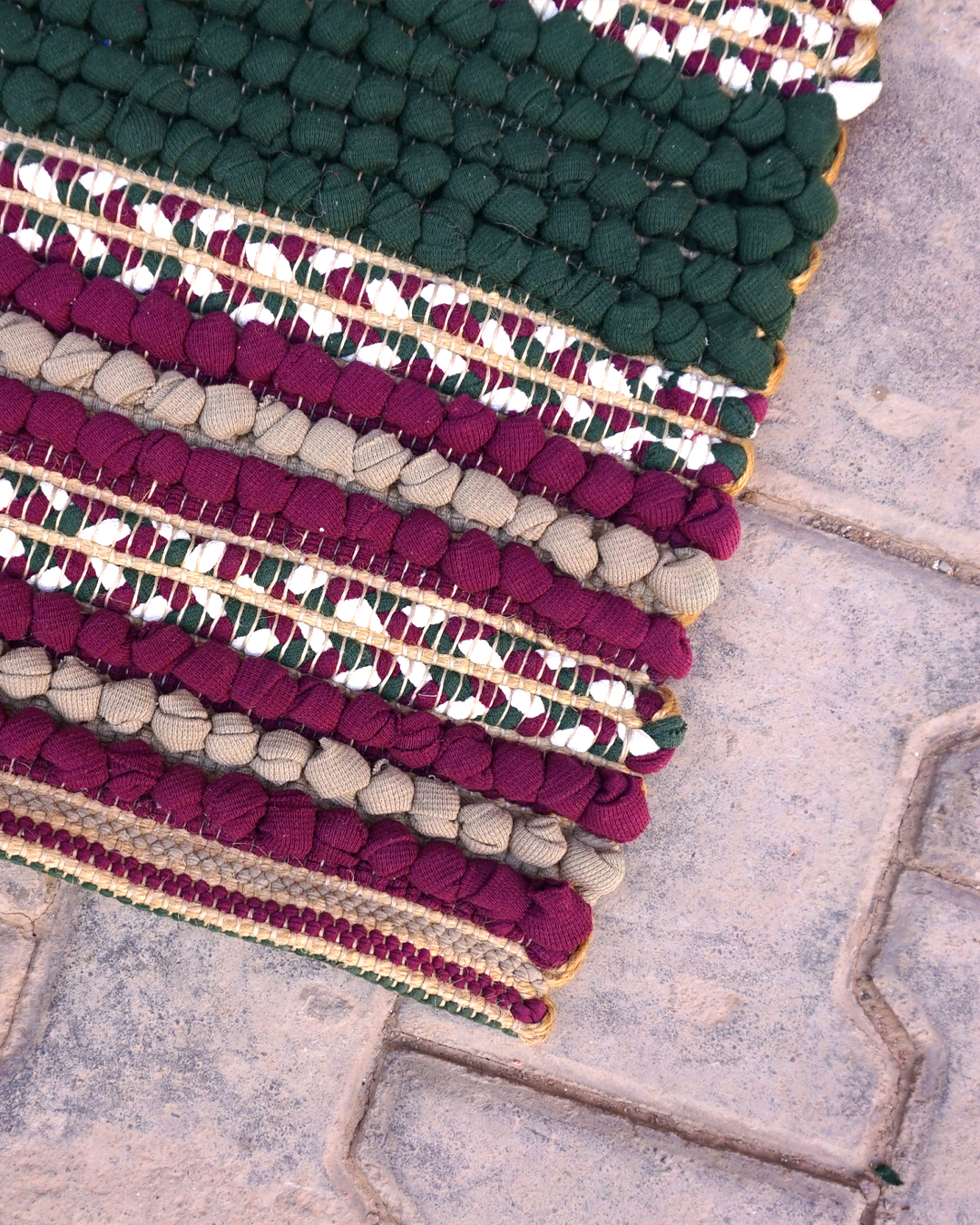 Second image of Tapis boules Marocain Fait Main 240 x 170 cm