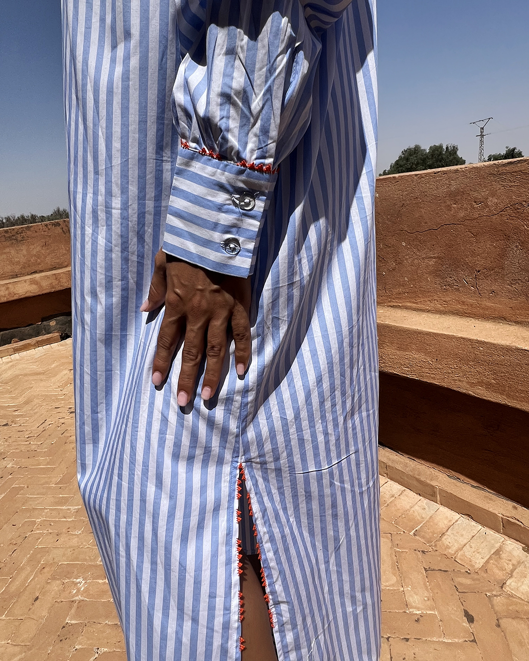 Second image of Robe en lin pour femmes rayée bleu & blanc