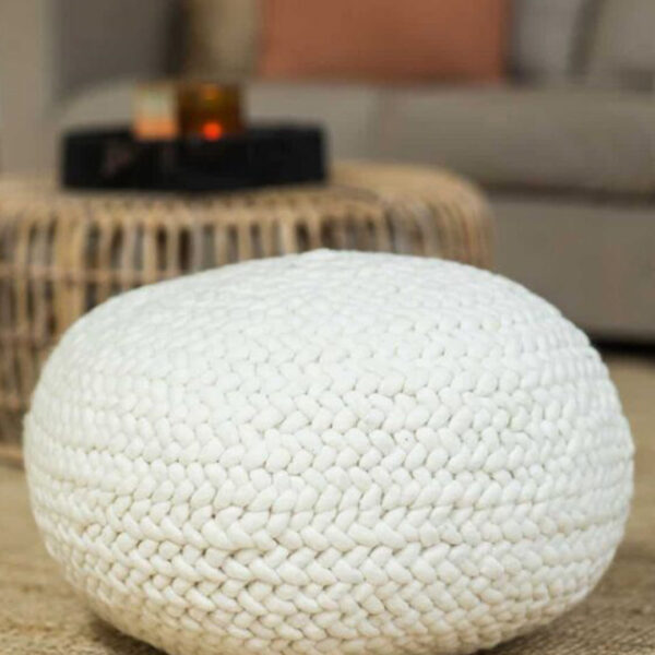Pouf galet en laine fait main