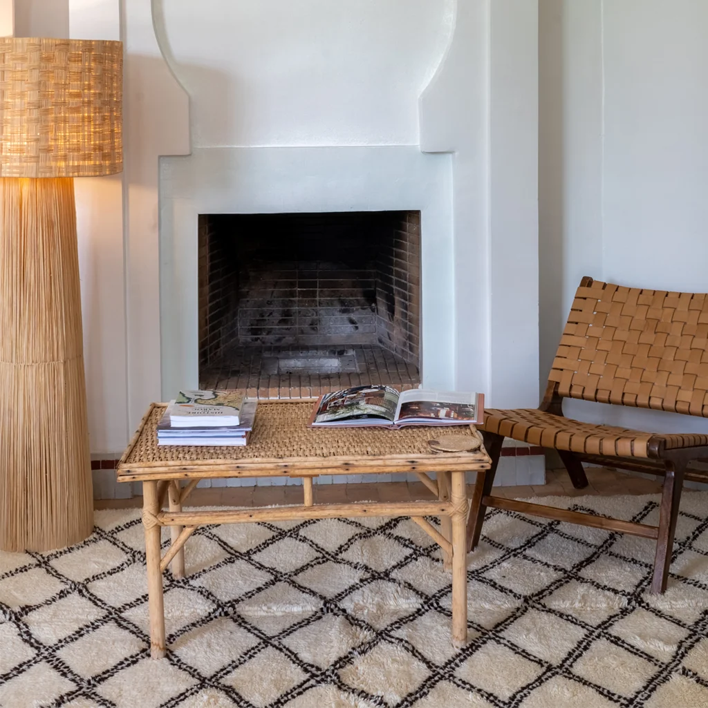 Tapis en fibres naturelles dans un coin lecture